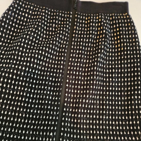 Milly plaid lack & white mini skirt, size 8, perfect for modern office look - Picture 2 of 3
